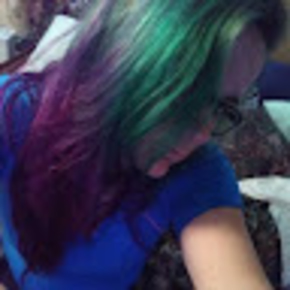 Meet your Posher, Nicole - Picture 1 of 1